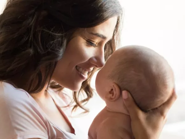 Bonding With Your Baby: Tips for Postpartum Attachment